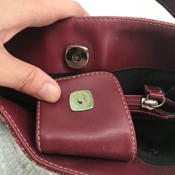 Tommy Hilfiger Handbag *EUC *Trending for FALL🍁 - Picture 9 of 14